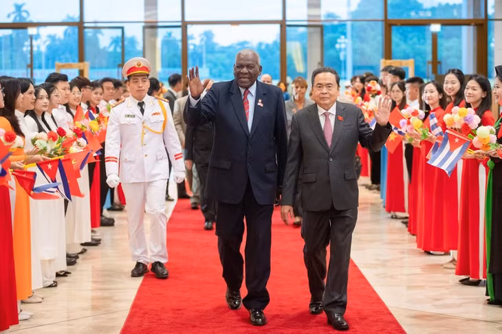 Chủ tịch Quốc hội Trần Thanh Mẫn đón Chủ tịch Quốc hội Chính quyền nhân dân và Hội đồng Nhà nước Cuba Esteban Lazo Hernández - Ảnh: Báo Đại biểu nhân dân