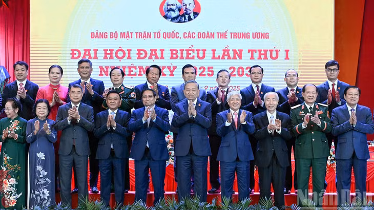 Tổng Bí thư Tô Lâm và các đồng chí lãnh đạo Đảng, Nhà nước cùng đại biểu dự Đại hội.
