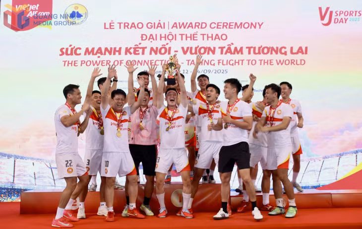 Ban Tổ chức trao giải môn
