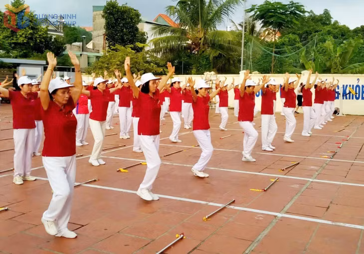 CLB Dưỡng sinh NCT phường Việt Hưng là sân chơi giúp NCT rèn luyện sức khỏe.