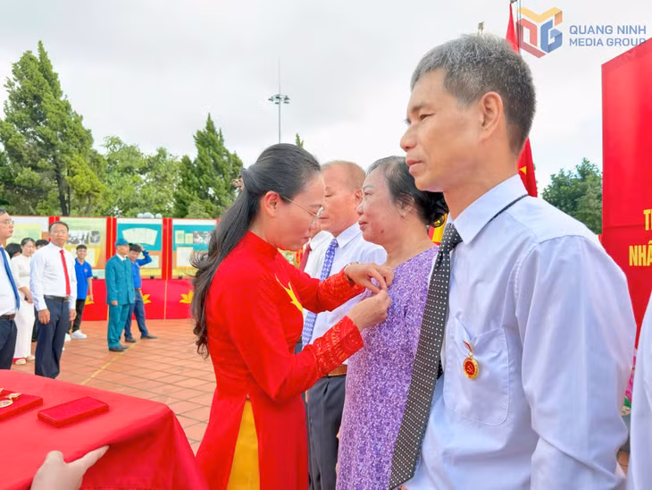 Đặc khu Cô Tô: Thượng cờ mừng 80 năm Quốc khánh 2/9 ảnh 3