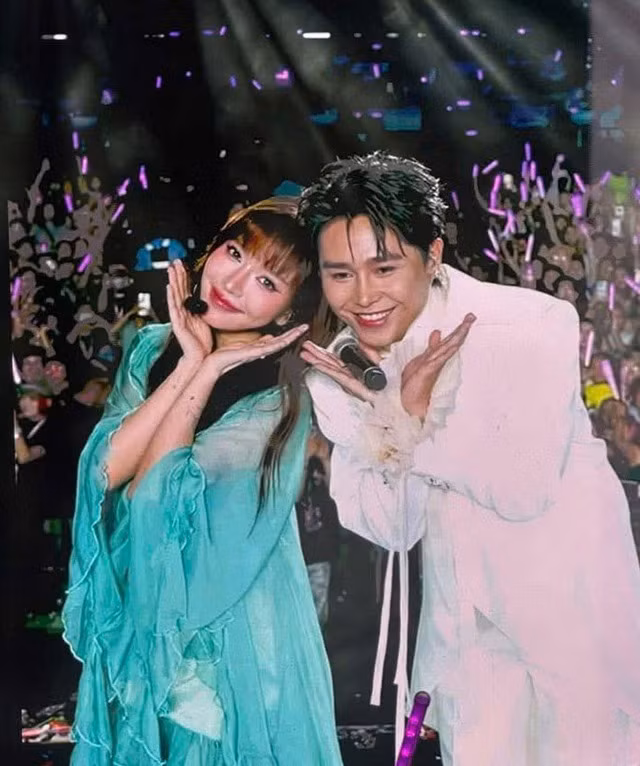 Bích Phương và Tăng Duy Tân trong concert “Em xinh say hi“. Ảnh: VieON