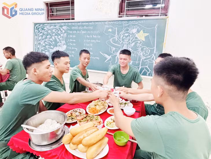 Đại đội Đảo Vĩnh Thực đẩy mạnh tăng gia sản xuất, nâng cao chất lượng bữa ăn bộ đội.