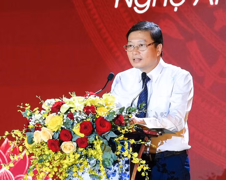 Chủ tịch UBND tỉnh Nghệ An Lê Hồng Vinh phát biểu tại buổi lễ. Ảnh: Duy Chương