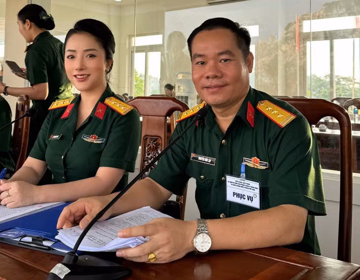 Thượng tá Nguyễn Hữu Lập (trái) và thượng úy Lê Ngọc Hân - Ảnh: NVCC