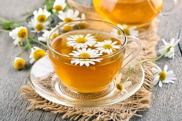 Trà thảo mộc có thể giúp giải độc cơ thể.