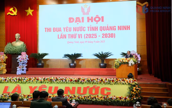 Đồng chí Nguyễn Hoàng Quý, Bí thư Đảng uỷ, Chủ tịch HĐND phường Bãi Cháy, đại diện cho 54 xã, phường, đặc khu lên phát biểu hưởng ứng lời phát động phong trào thi đua giai đoạn 2025-2030.