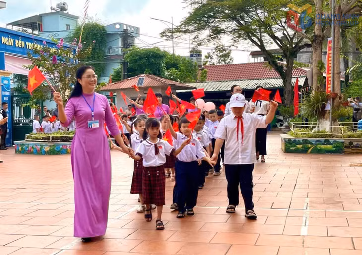 Cô và trò trường Tiểu học Ba Chẽ (xã Ba Chẽ) đón năm mới 2025 - 2026.