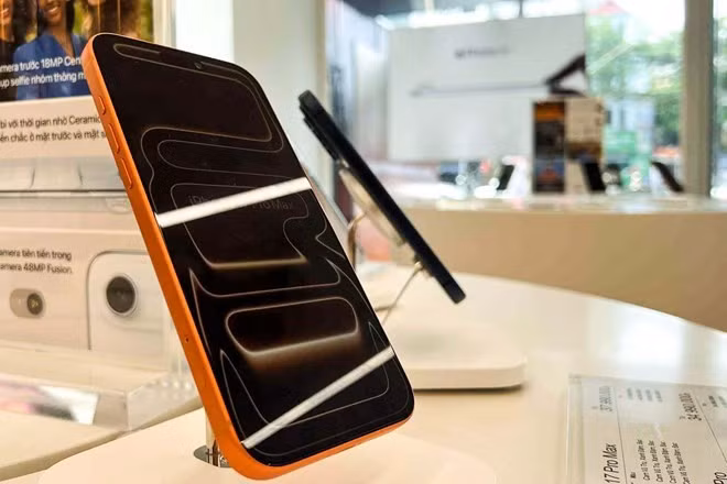 Nhiều người dùng iPhone 17 phản ánh không thể sử dụng Apple Intelligence, tính năng AI được xem là điểm nhấn lớn nhất trên dòng sản phẩm mới. Đồ họa: Cát Tiên