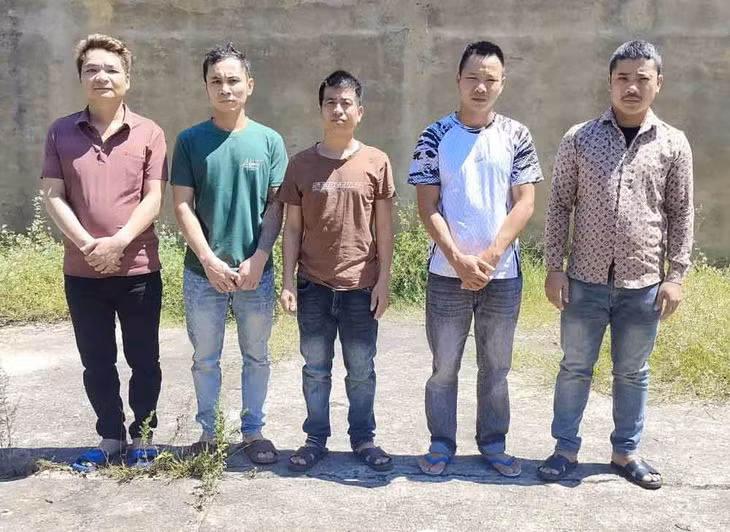 5 đối tượng bị khởi tố do thực hiện hành vi trộm và tiêu thụ tài sản trộm cắp. Ảnh: Công an Hà Tĩnh