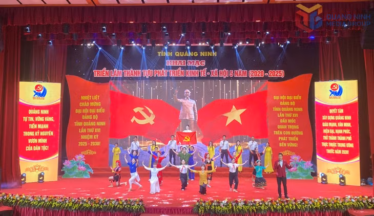 Một tiết mục ca múa nhạc.
