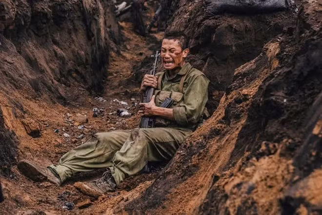 Diễn viên Phương Nam đóng Tạ trong phim "Mưa đỏ". Ảnh: Đoàn phim cung cấp