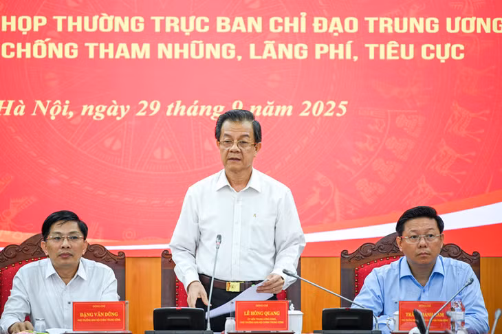 Đồng chí Lê Hồng Quang điều hành cuộc họp báo. (Ảnh: THẾ ĐẠI)