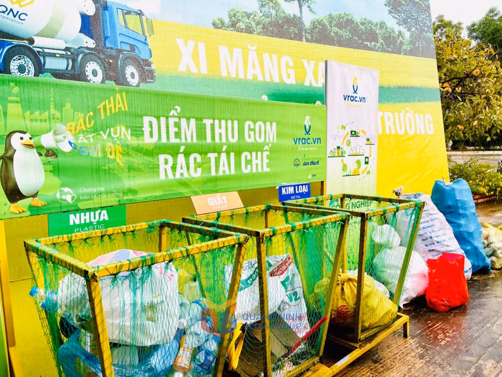 Mô hình VracBank - “Ngân hàng rác - Gửi rác, rút tiền” của Công ty CP Xi măng và Xây dựng Quảng Ninh được triển khai từ tháng 4/2022 đang ngày càng thu hút được đông đảo sự quan tâm của người dân.