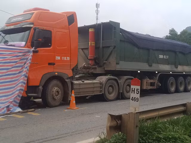 Hiện trường vụ tai nạn giao thông khiến hai người tử vong. Ảnh: Người dân cung cấp