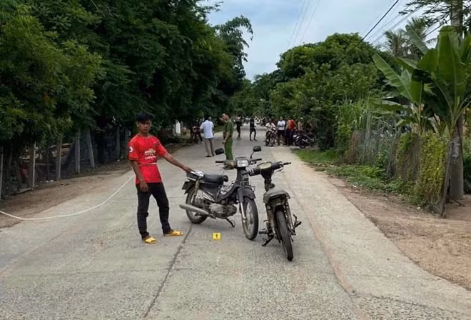 Công an thực nghiệm lại hiện trường sự việc Ksor Trung hiếp dâm nạn nhân tại đường vắng. Ảnh: Công an