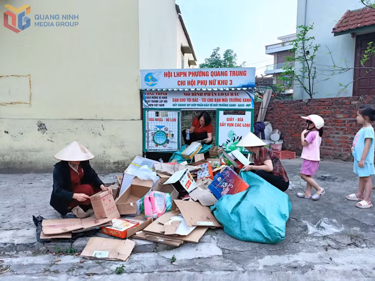 Mô hình "Ngôi nhà xanh" của Hội LHPN phường Quang Trung (TP Uông Bí) triển khai tại Chi hội Phụ nữ khu 3.