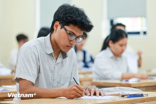 Thí sinh dự thi tốt nghiệp trung học phổ thông năm 2025. (Ảnh: Minh Sơn/Vietnam+)