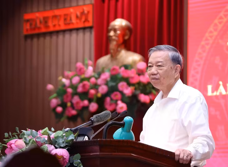 Tổng Bí thư Tô Lâm phát biểu kết luận tại buổi làm việc với Ban Thường vụ Thành ủy Hà Nội. (Ảnh: Văn Điệp/TTXVN)