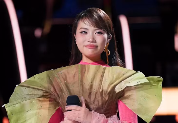 Màn trình diễn "Bóng phù hoa" của Phương Mỹ Chi khiến diva Trương Lương Dĩnh phải ngỡ ngàng, lọt top video được xem nhiều nhất thế giới trong 24 giờ.