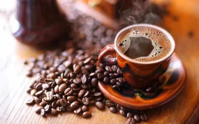 Các thực phẩm có nhiều phytate, tanin, polyphenols cản trở hấp thu sắt: trà, cà phê, ngũ cốc nguyên hạt, nho, đậu đỗ...người bị thiếu máu nên hạn chế ăn và nên ăn xa các bữa ăn chính. Ảnh minh họa: Internet