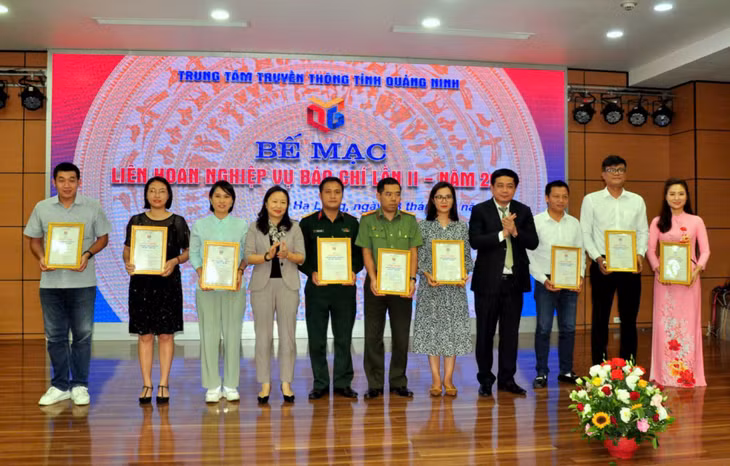 Tác phẩm “Đường về” của tác giả Nguyễn Khánh đã xuất sắc giành giải Vàng tại Liên hoan nghiệp vụ báo chí tỉnh Quảng Ninh năm 2020.
