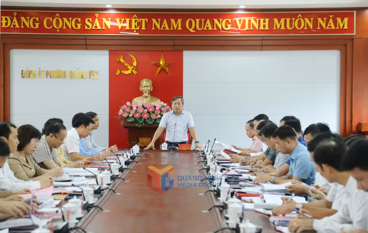 Đồng chí Vũ Đại Thắng, Ủy viên Trung ương Đảng, Bí thư Tỉnh ủy, Trưởng Đoàn ĐBQH tỉnh, kết luận tại buổi làm việc với Ban Thường vụ Thị ủy Quảng Yên.
