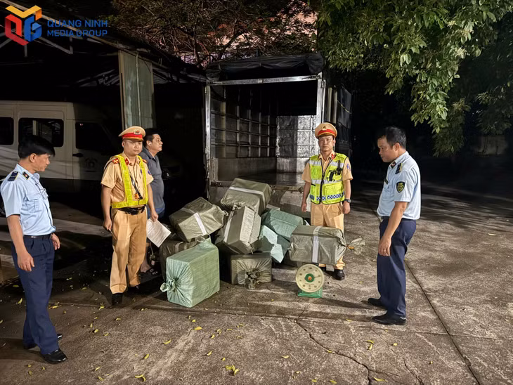 Trong tháng cao điểm chống hàng giả, chỉ riêng Đội CSGT Đường bộ số 3, Phòng CSGT (Công an tỉnh) đã phát hiện ngăn chặn bắt giữ hơn 20 tấn hàng hóa không rõ nguồn gốc, xuất xứ.