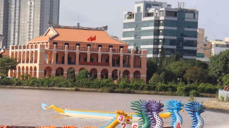 Bảo tàng Hồ Chí Minh bên sông Sài Gòn là điểm đến đặc biệt trong Không gian Hồ Chí Minh.