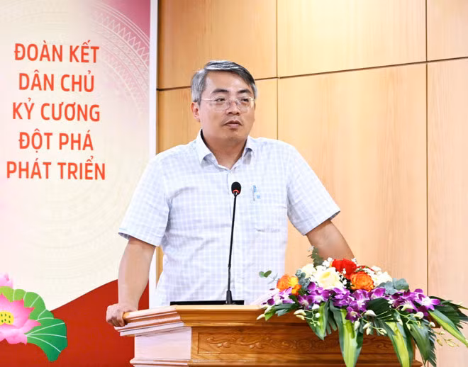 Ông Hoàng Ninh nói về giải pháp quản lý thương mại điện tử. (Ảnh: PV/Vietnam+)