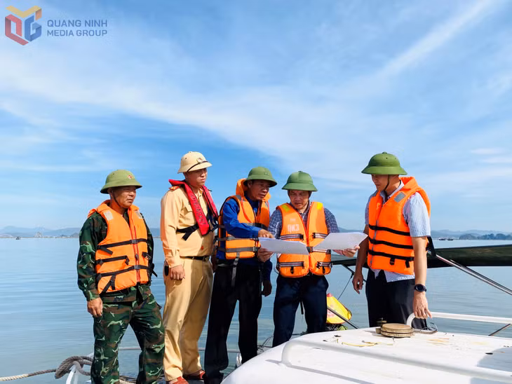 Tổ công tác chuyên trách thực hiện giao khu vực biển NTTS trên địa bàn TX Quảng Yên xác định vị trí giao tại xã Hoàng Tân.