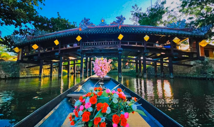 Cầu ngói Thanh Toàn được xây dựng vào năm 1776. Đến năm 1990, công trình được Bộ Văn hóa, Thể thao và Du lịch công nhận là di tích cấp quốc gia.