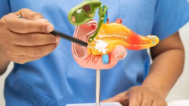 Vàng da, vàng mắt là biểu hiện rõ rệt của men gan tăng. Ảnh minh họa: Bệnh viện Thủ Đức TPHCM