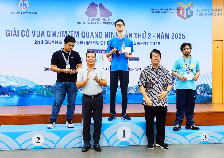 Kỳ thủ Bành Gia Huy (Việt Nam) thi đấu thành công, giành HCV ở bảng Đại kiện tướng (GM).