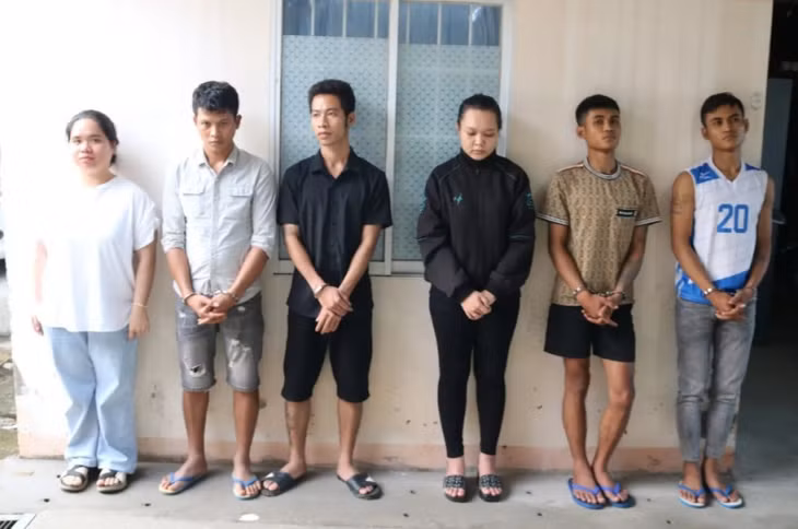 Các đối tượng bị tạm giữ.