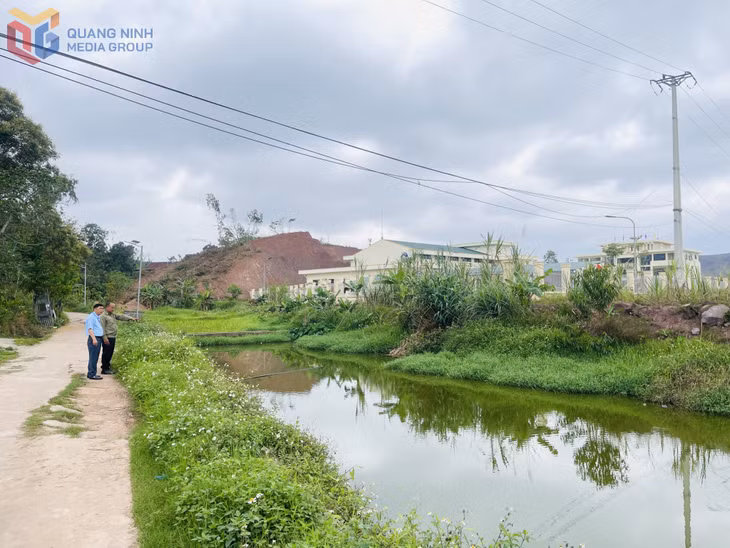 Diện tích đất nông nghiệp phía sau trụ sở UBND xã Đài Xuyên (huyện Vân Đồn) thường xuyên bị ngập úng, không thể canh tác.