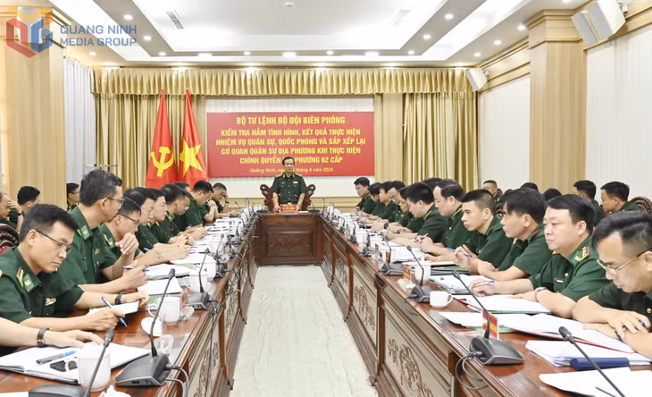 Trung tướng Lê Đức Thái phát biểu kết luận buổi làm việc. 