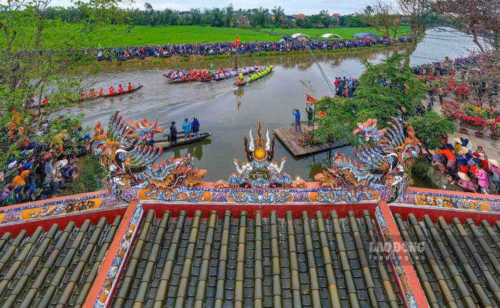 Không chỉ mang đậm dấu ấn lịch sử và nghệ thuật, cầu ngói Thanh Toàn còn là điểm đến hấp dẫn du khách, nhất là vào các dịp lễ, Tết và Festival Huế. Nơi đây trở thành địa chỉ chụp ảnh, tham quan yêu thích của nhiều người dân và du khách thập phương.