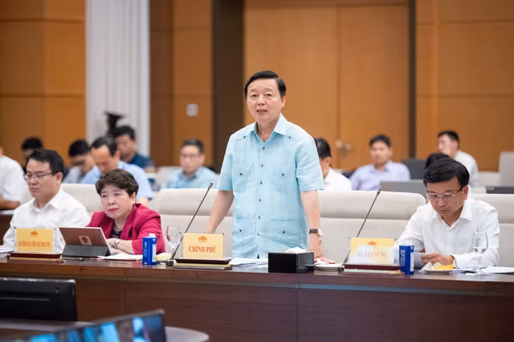 Phó Thủ tướng Chính phủ Trần Hồng Hà tham gia phát biểu ý kiến tại cuộc họp.