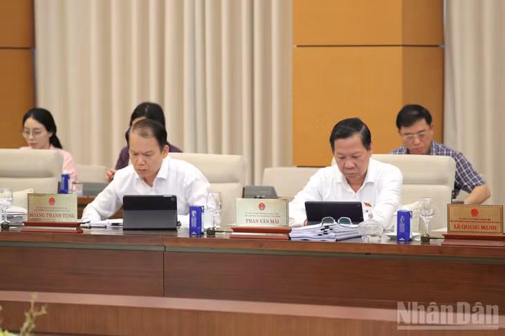 Các đại biểu dự phiên họp. (Ảnh: DUY LINH)