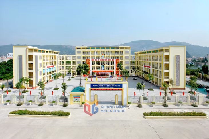 Cơ sở vật chất nhà trường hiện đại, đồng bộ, khang trang tạo điều kiện để học sinh vun đắp tri thức.