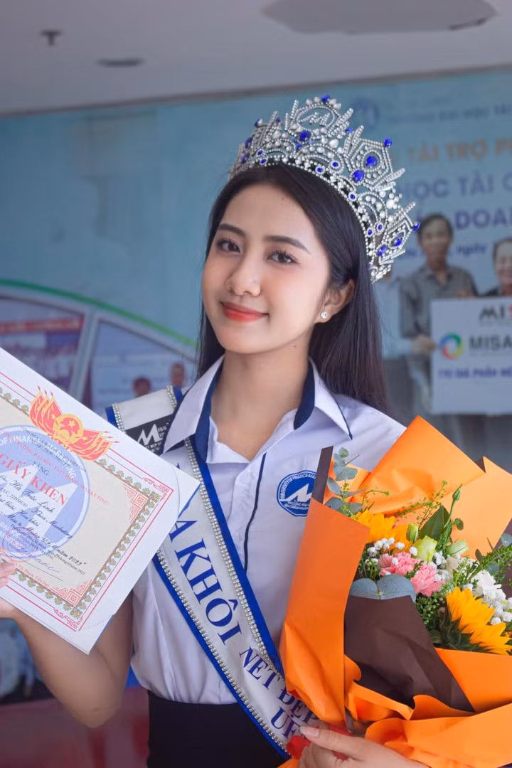 Trước khi tham gia Hoa hậu Việt Nam 2024, Hà Trúc Linh từng làm mẫu ảnh và là Hoa khôi Đại học Tài chính - Marketing 2023.