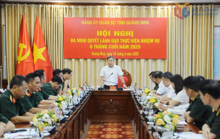 Đồng chí Vũ Đại Thắng, Ủy viên Trung ương Đảng, Bí thư Tỉnh ủy, Trưởng Đoàn ĐBQH tỉnh, Bí thư Đảng ủy Quân sự tỉnh, kết luận hội nghị.