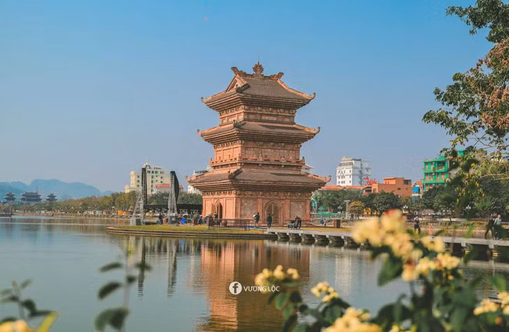 Vẻ cổ kính của tháp Tứ Ân. Ảnh: Vương Lộc