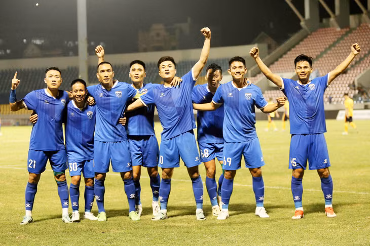 Quảng Ninh FC đang nắm trong tay nhiều lợi thế, cần duy trì phong độ và sự tập trung để đạt được kết quả cao nhất.