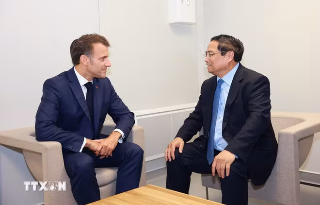 Thủ tướng Phạm Minh Chính hội kiến Tổng thống Pháp Emmanuel Macron. (Ảnh: Dương Giang/TTXVN)