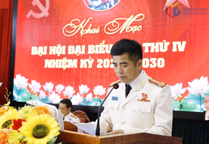 Đại tá Phan Công Côn, Bí Thư Đảng uỷ, Trung đoàn Trưởng Trung đoàn CSCĐ Đông Bắc đọc báo cáo thực hiện Nghị quyết Đại hội nhiệm kỳ 2020-2025.