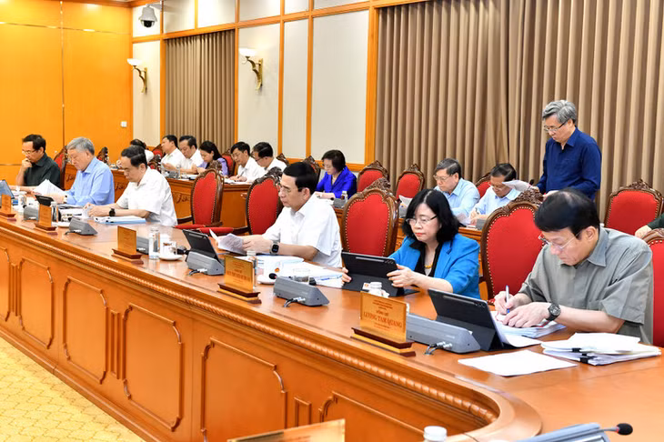 Các đồng chí lãnh đạo Đảng, Nhà nước và các đại biểu dự cuộc họp. (Ảnh ĐĂNG KHOA)