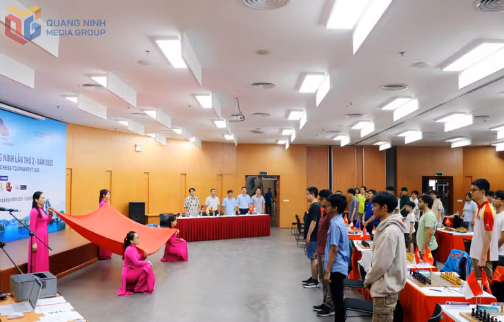 Lễ khai mạc giải đấu được tổ chức trang trọng, ngắn gọn.