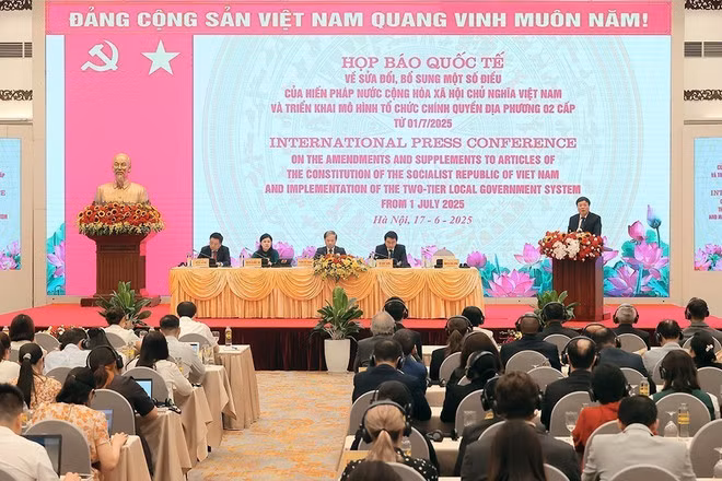 Quang cảnh buổi họp báo quốc tế về việc sửa đổi bổ sung một số điều của Hiến pháp nước Cộng hòa Xã hội Chủ nghĩa Việt Nam. (Ảnh: An Đăng/TTXVN)